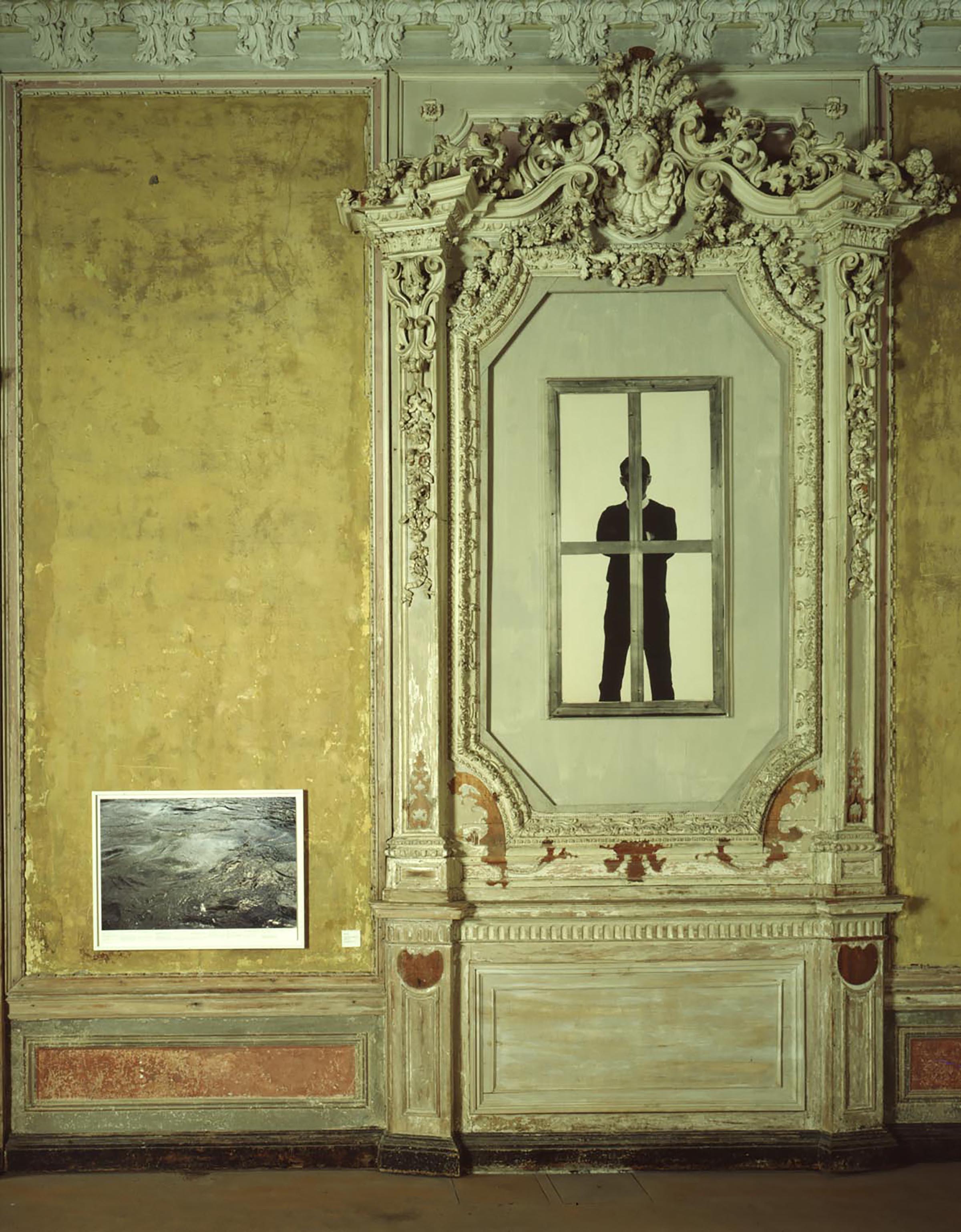 Roni Horn, Still Water (the River Thames, for Example), 1999; Giulio Paolini, Delfo, 1965